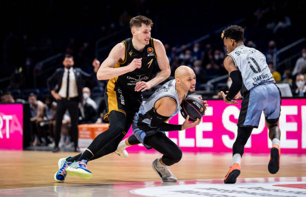 等媒体争相 等媒体争相